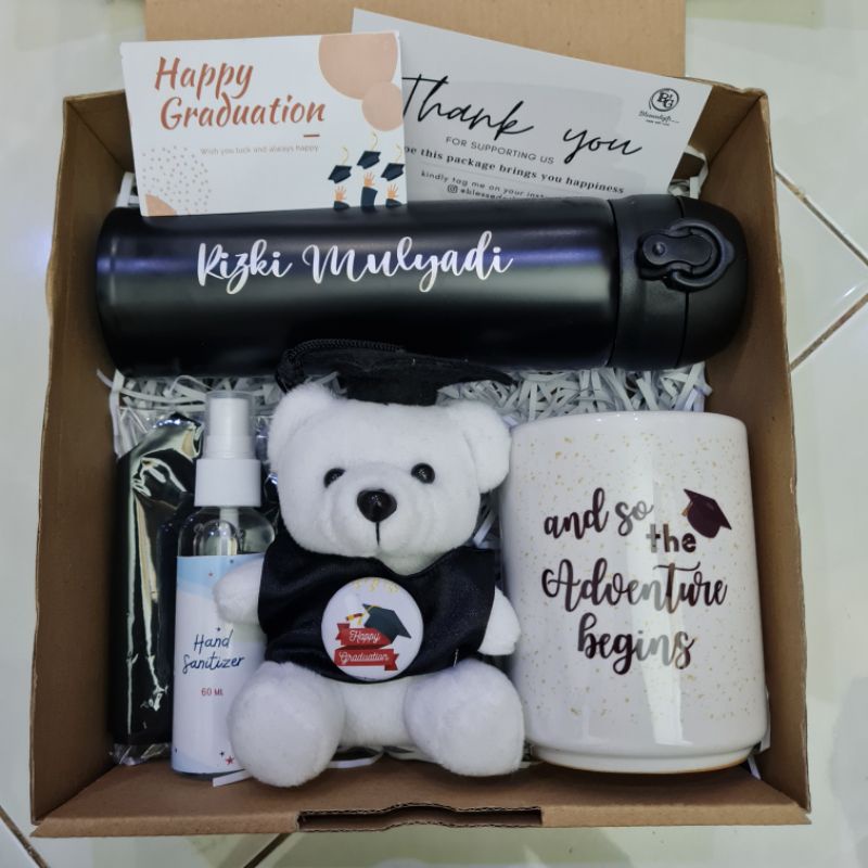 

Kado Wisuda white & black edition