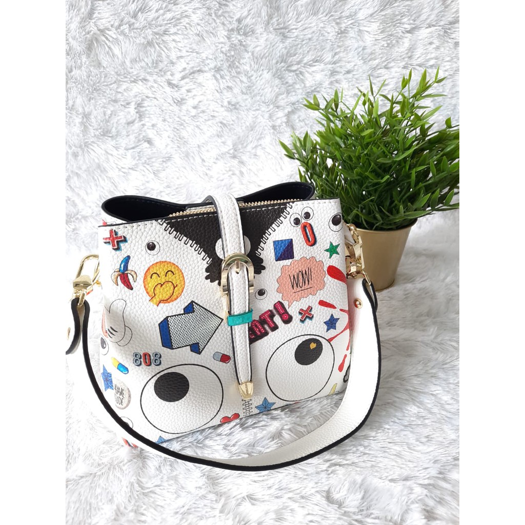 Huer Eye Themed Bag White