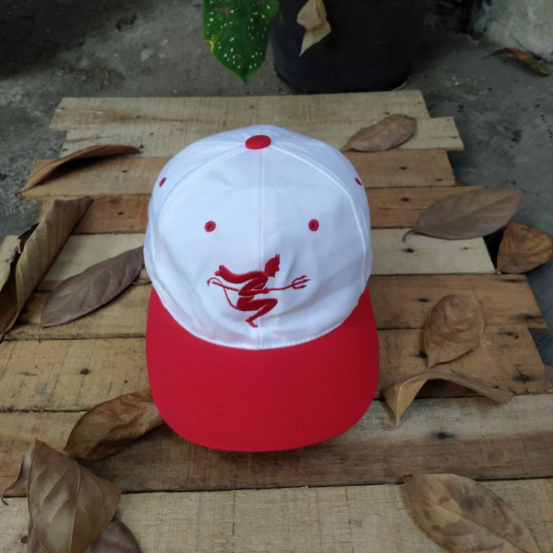 TOPI SIMPEL NUDE BONES