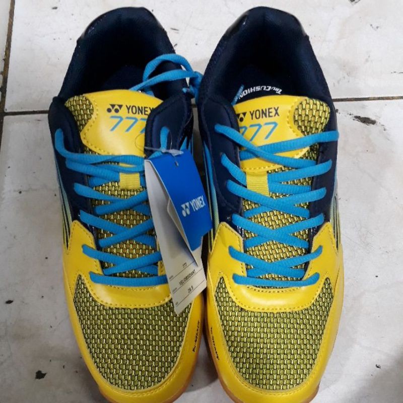 sepatu badminton yonex 777.100% ori yonex