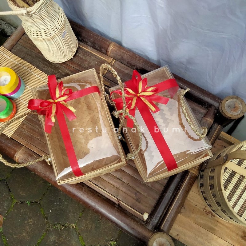 

kotak seserahan premium uniq wadah roti kue Besek Bingkisan 30x20 BMT hantaran/nikahan/seserahan/hampers/bingkisan/wedding/hadiah/giftbox/keranjang/wadah makanan/gift/sembako/roti/cake/nasi/catering/nasi box/food/lamaran/tradisi/craft