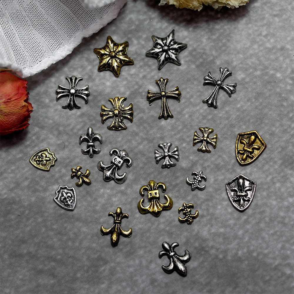 MXBEAUTY 50pcs Punk Nail Charms Alloy Metal Nail Art Decorations 3D Nail Art Jewelry Rock Style Gold Silver DIY Crowe Heart Rivets Nail Retro Manicure Accessories/Multicolor