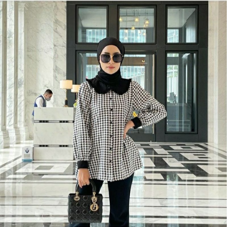 Houndstooth blouse by vanilla hijab original black