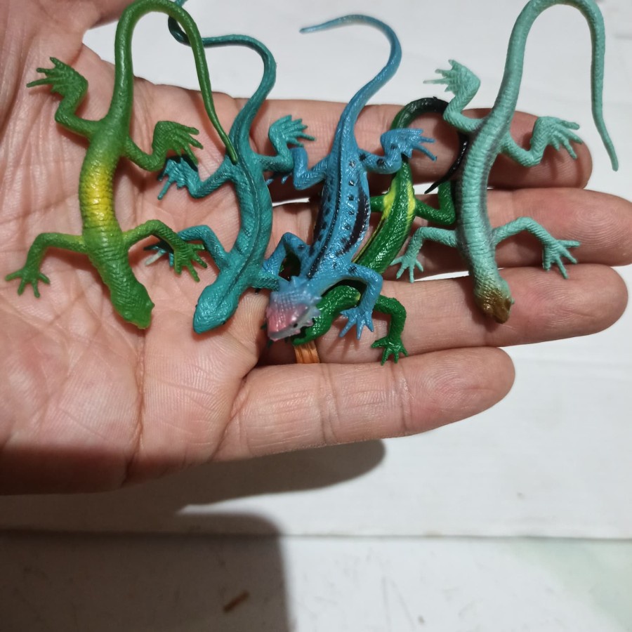 mainan anak cicak Bahan plastik karet