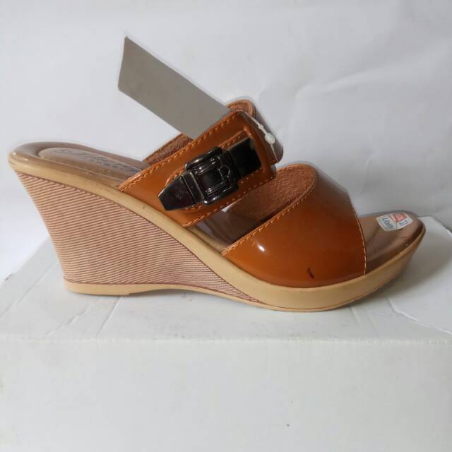 Sandal wedges wanita merk liberty