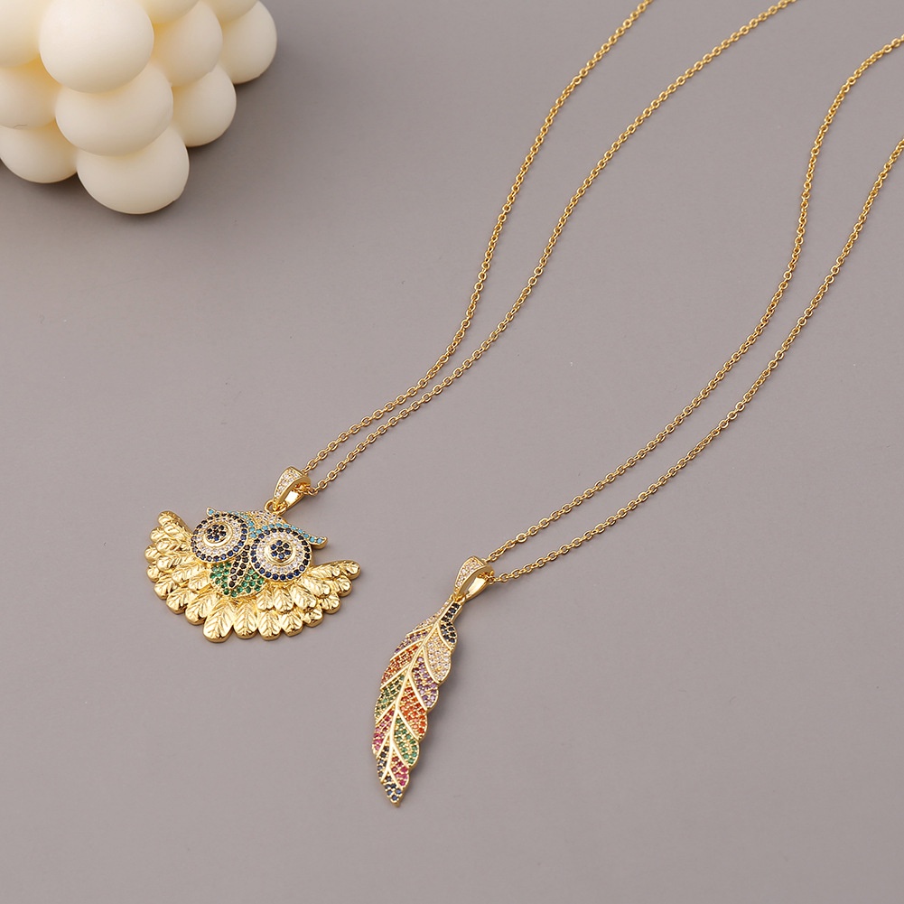 Ornamen aksesoris tembaga warna zircon owl bulu liontin kreatif daun kalung untuk wanita