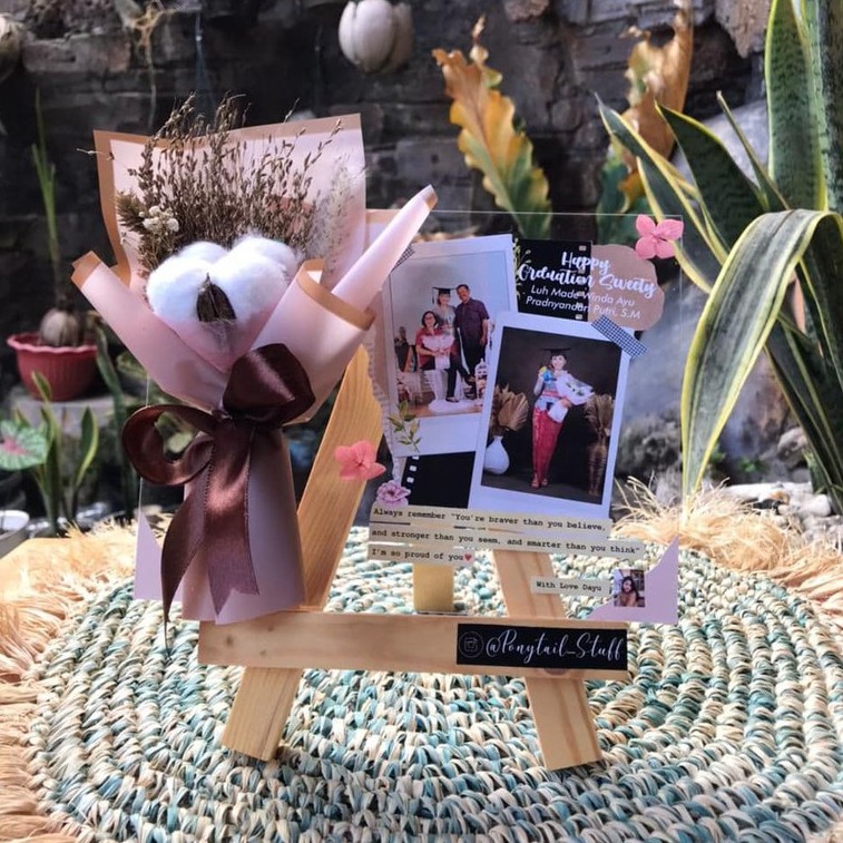 AMIRA ACRYLIC FRAME WITH DRIED FLOWER