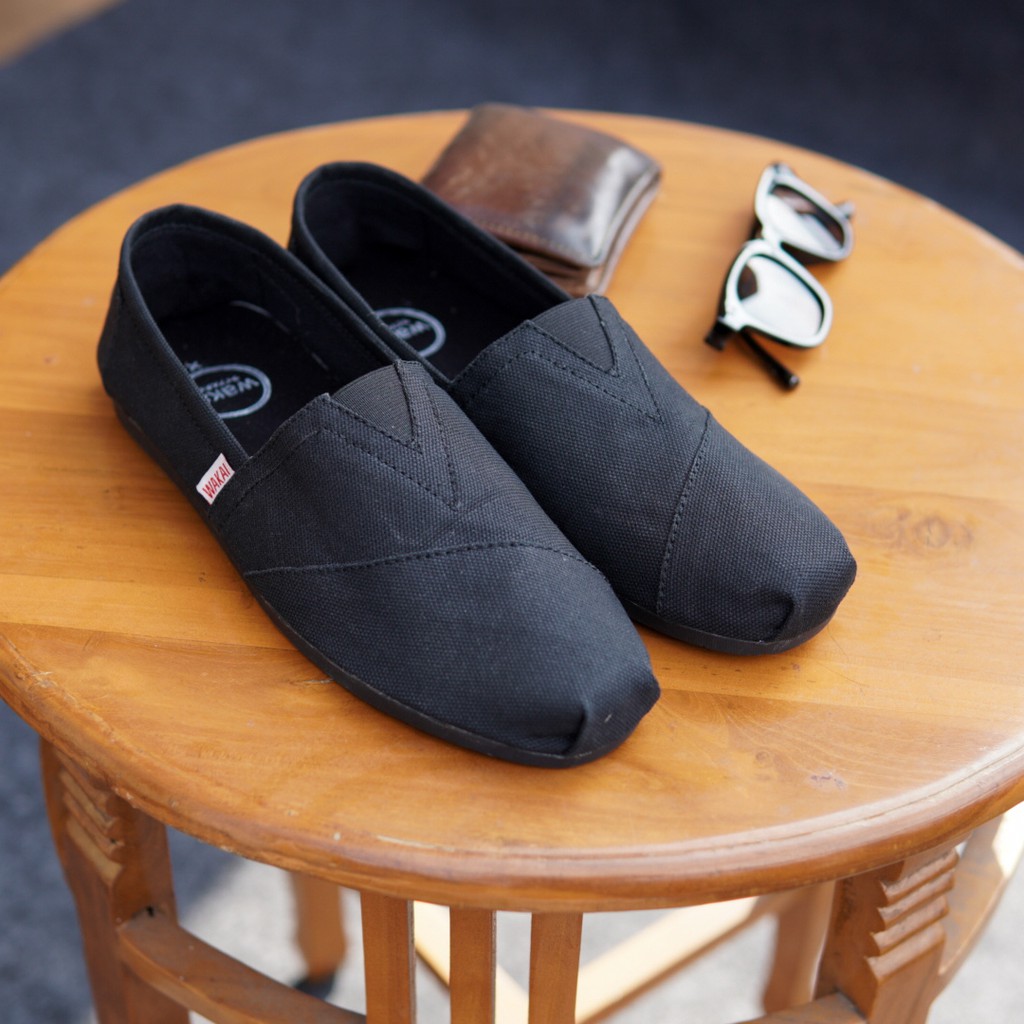 SM88 - TERBARU Sepatu Wakai Selop Full Hitam Kasual Slip On Santai Simple Murah Keren Cowok / Pria