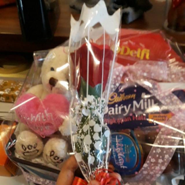 

Parsel Valentine Coklat free bunga