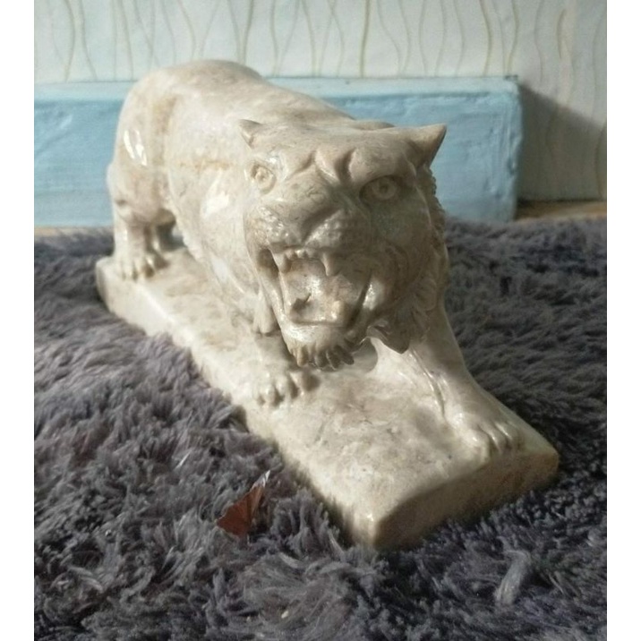 Patung Macan Marmer
