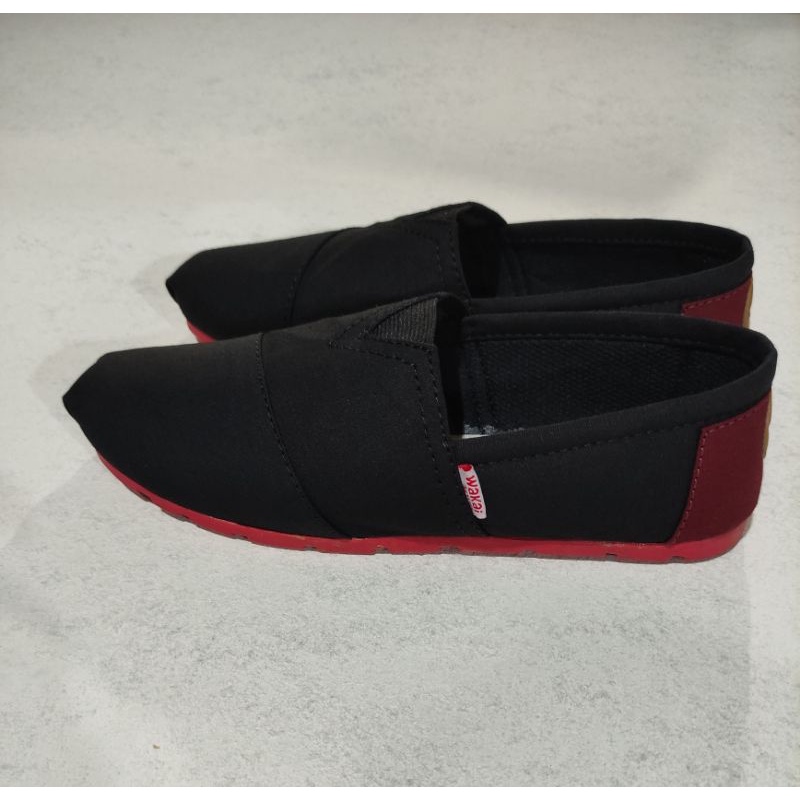 {wakai slip on hitam kotak maron}sol maron gratis paperbag !!!