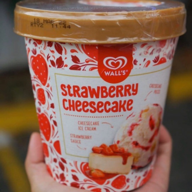 READY Walls strawberry cheesecake ice cream 410ml Shopee