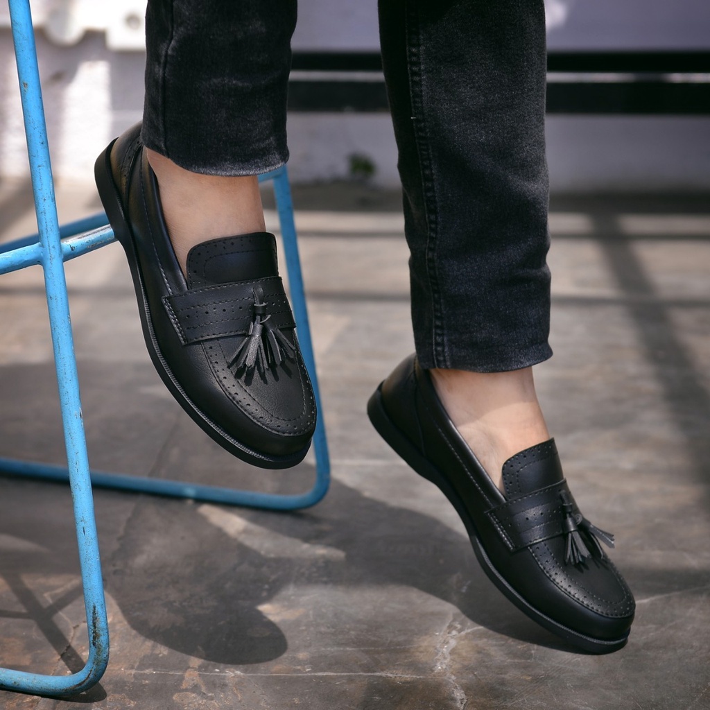 SEPATU FORMAL PRIA CASUAL PERKANTORAN KULIT PU ASLI ORIGINAL RIONZ RAMOS BLACK BROWN - SepatuFormal Pantofel pria Resmi Formal Hitam Coklat Kasual Kantor Dinas Kuliah Gereja Pesta Kondangan Kerja PNS Guru Terbaru Terlaris Murah