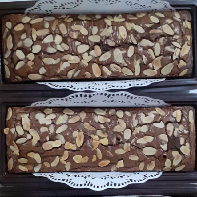 

Brownies panggang Almond Premium