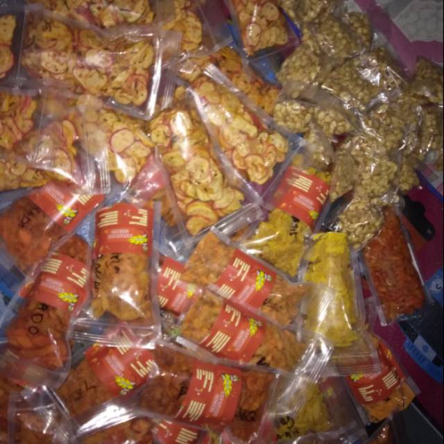 

MAKARONI GLEDEG , LUMPIA GLEDEG, SPIRAL, KERANG, PANGSIT, LIDI- LIDIAN DAN MIE GLEDEG