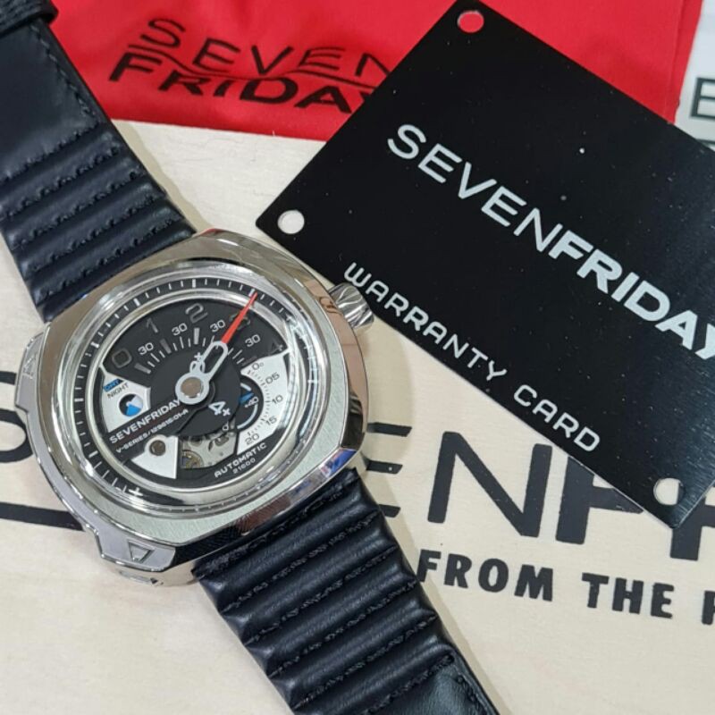 JAM TANGAN  SEVEN FRIDAY V PRIA FREE BOX ORI