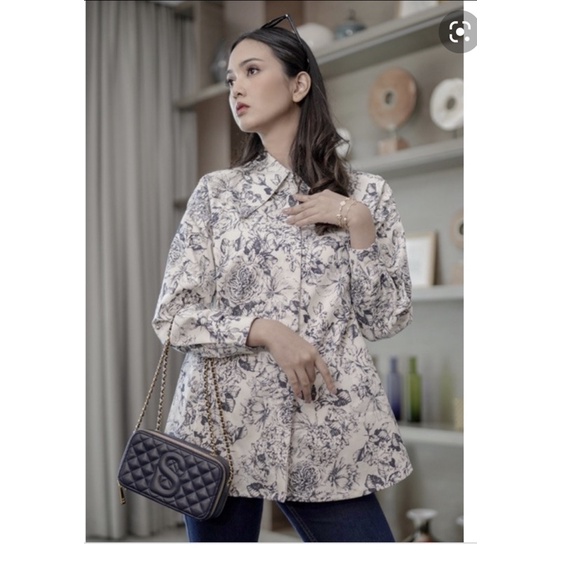 preloved benang jarum le jardin bleu collar shirt