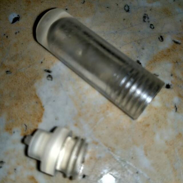 Liontin tabung bening