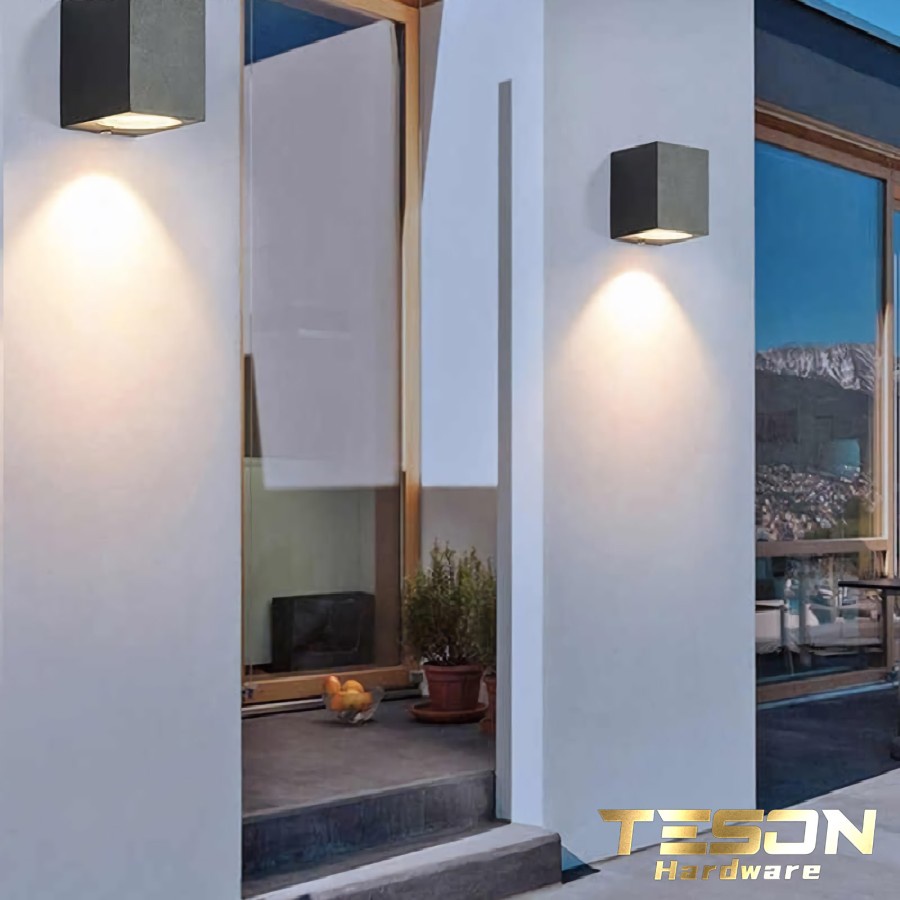 Lampu Dinding Outdoor B Kotak 1 Arah Taman Minimalis LED Waterproof Teson Homeliving