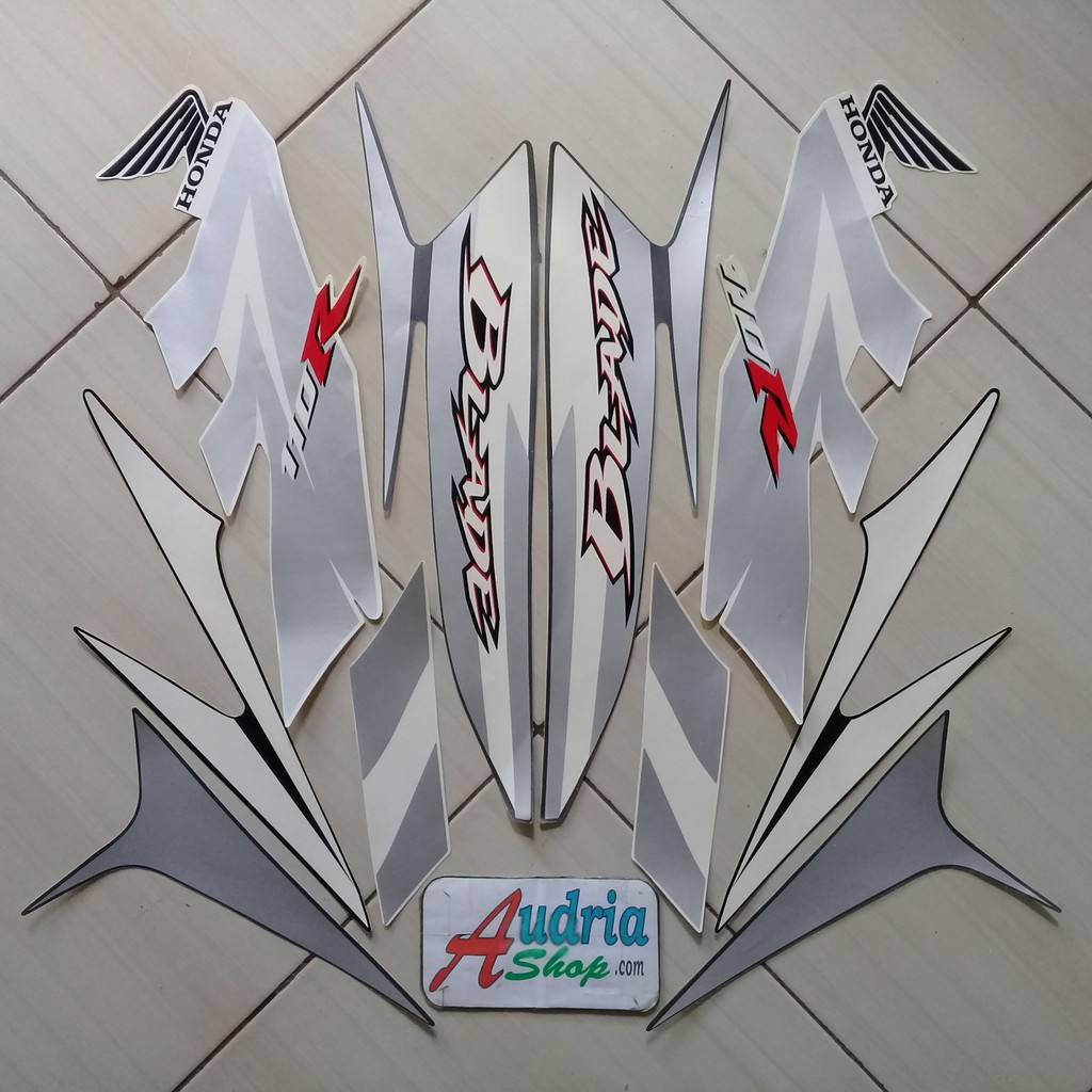 Striping Stiker Motor Honda Blade R 110 2009 Silver