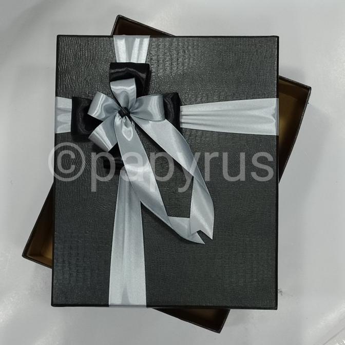 

Premium Product!!! Papyrus 22,5X27,5 Tinggi 5Cm Kotak Kado Gift Box - Paling Diminati