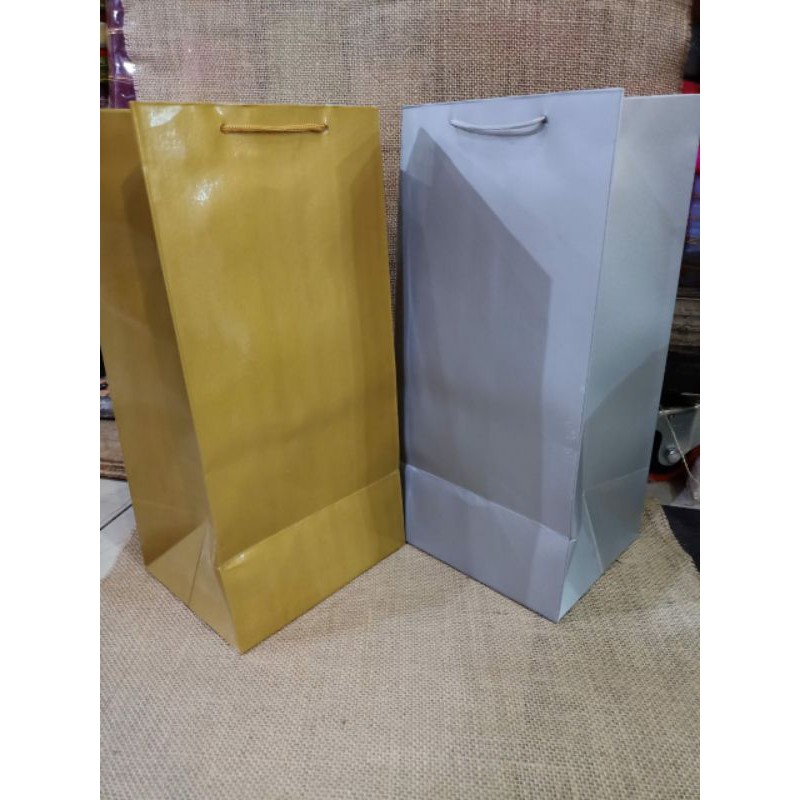 

Paper bag botol dupex terlaris dan murah isi 12 pcs/gold, silver, merah