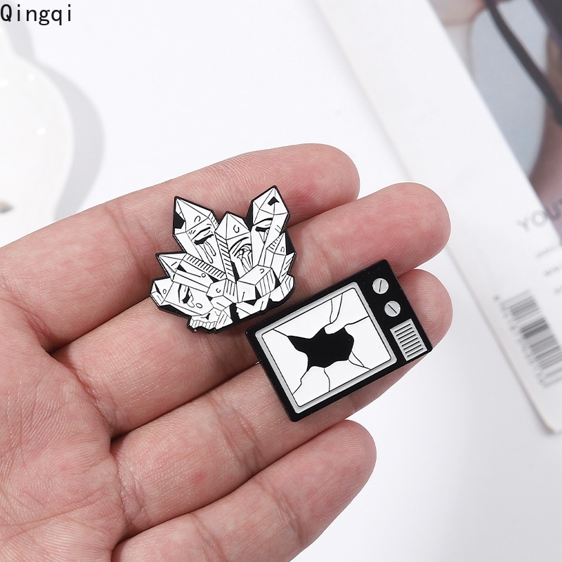 Bros Pin Enamel Desain Split Girl Warna Hitam Gaya Punk Retro Gothic Untuk Hadiah Teman