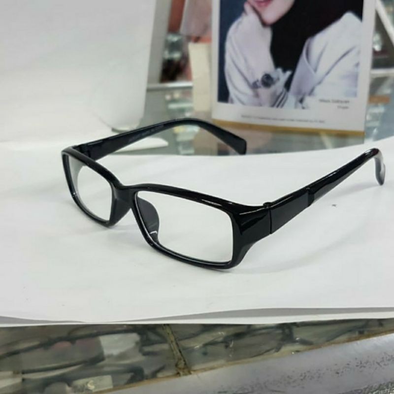 Kacamata Monaco persegi