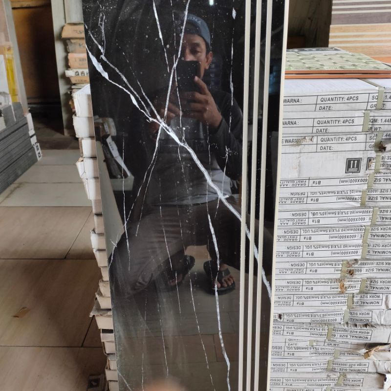granit tangga hitam motif 30x80
