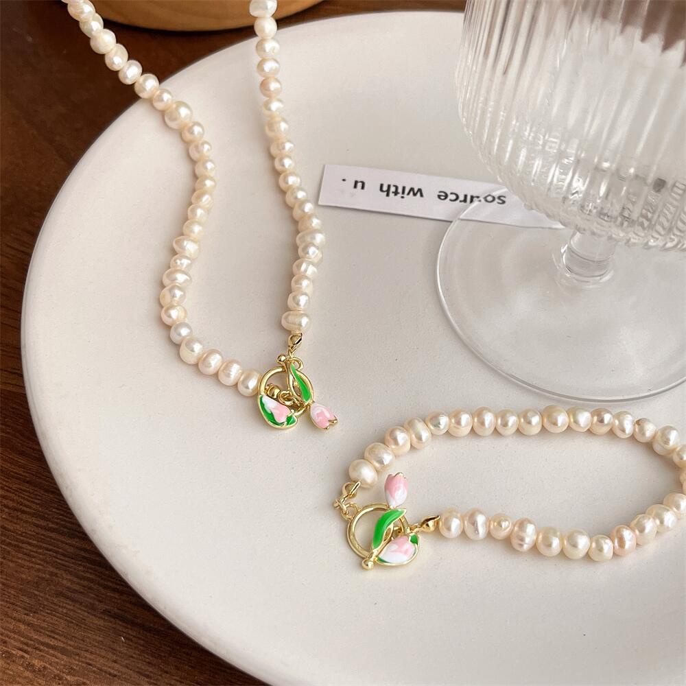 YEEZII Set Kalung + Gelang + Anting Tusuk + Cincin Motif Bunga Tulip Aksen Mutiara Untuk Perhiasan Wanita