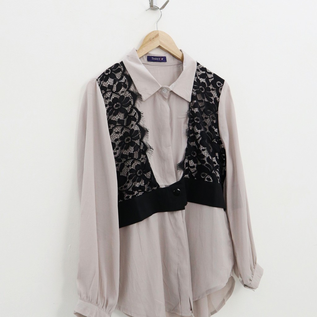 Yovee hem top lace -Thejanclothes