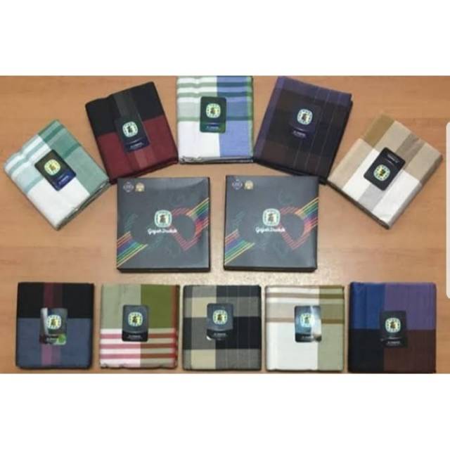 Sajadah turki bludru hitam premium,motif bunga,turki premium [COD]Sajadah premium souvenir haji dan 