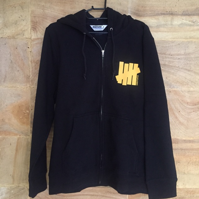 Undefeated Hoodie Sweatshirt size S - Used
