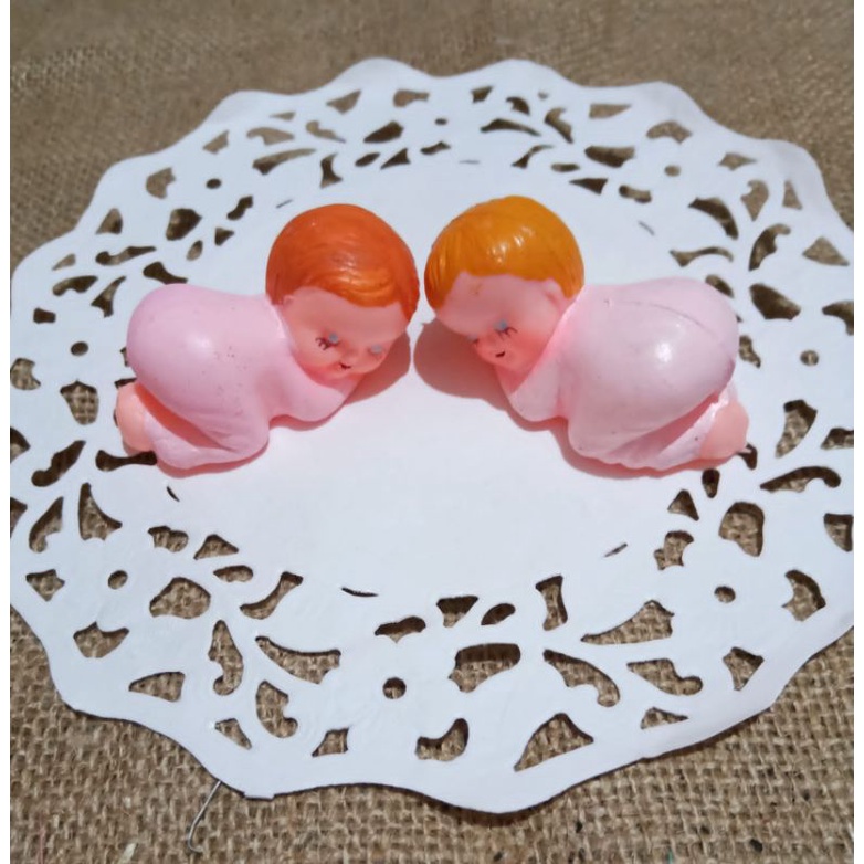 

Hiasan Kue Patung Bayi Perempuan