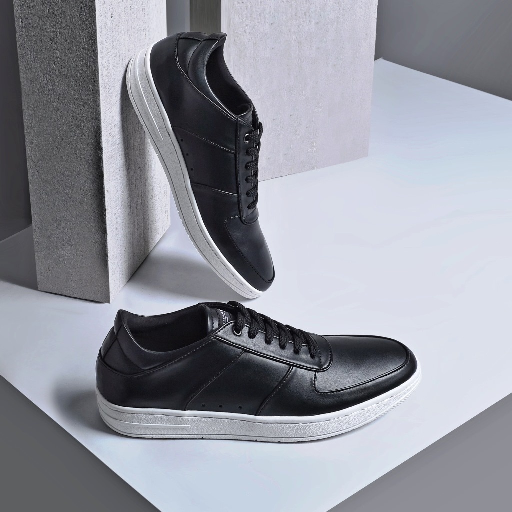 ADAPTIVE BLACK ORIGINAL x REYL MAN Sepatu Sneakers Hitam Putih Pria Kets Tali Casual Jalan Santai Main Nongkrong OOTD Distro Kondangan Undangan Sekolah Kuliah Kerja Fashion Sport Footwear Semi Kulit Premium Big Size Ukuran Jumbo 44 Keren Terbaru Kekinian