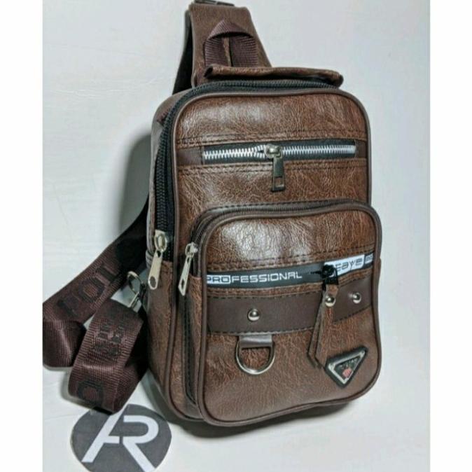 tas selempang pundak tali satu pria kulit