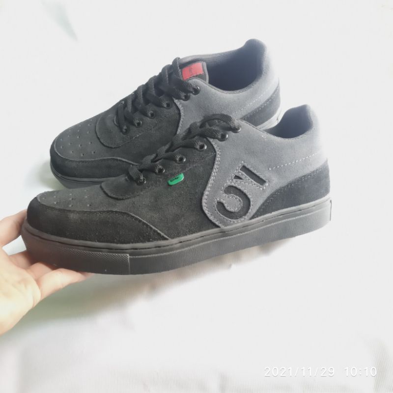 sepatu gowes fiveten