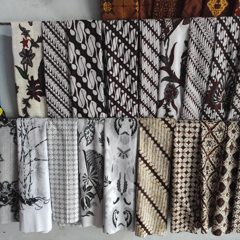 KAIN BATIK HALUS WARNA PUTIH COKLAT PUTIHAN KAIN BATIK SOGAN HALUS KEBAT