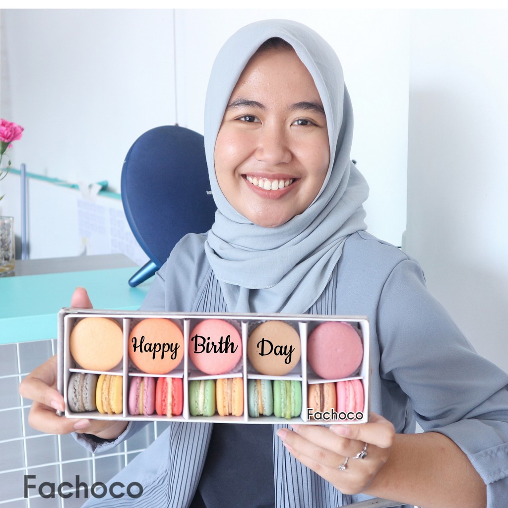 

Macaron campur bisa tambah tulisan
