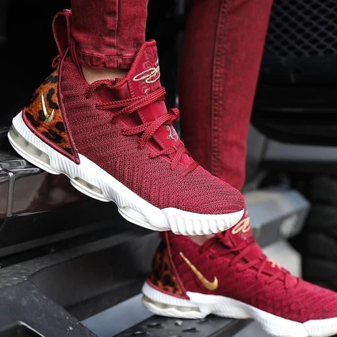 Sepatu Basket Nike Lebron 16 King Court Maroon Premium Original Tamamart12