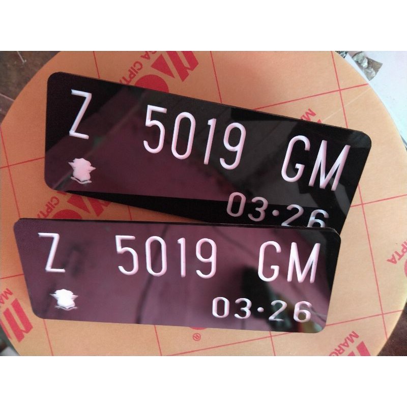 Plat nomor motor akrilik variasi