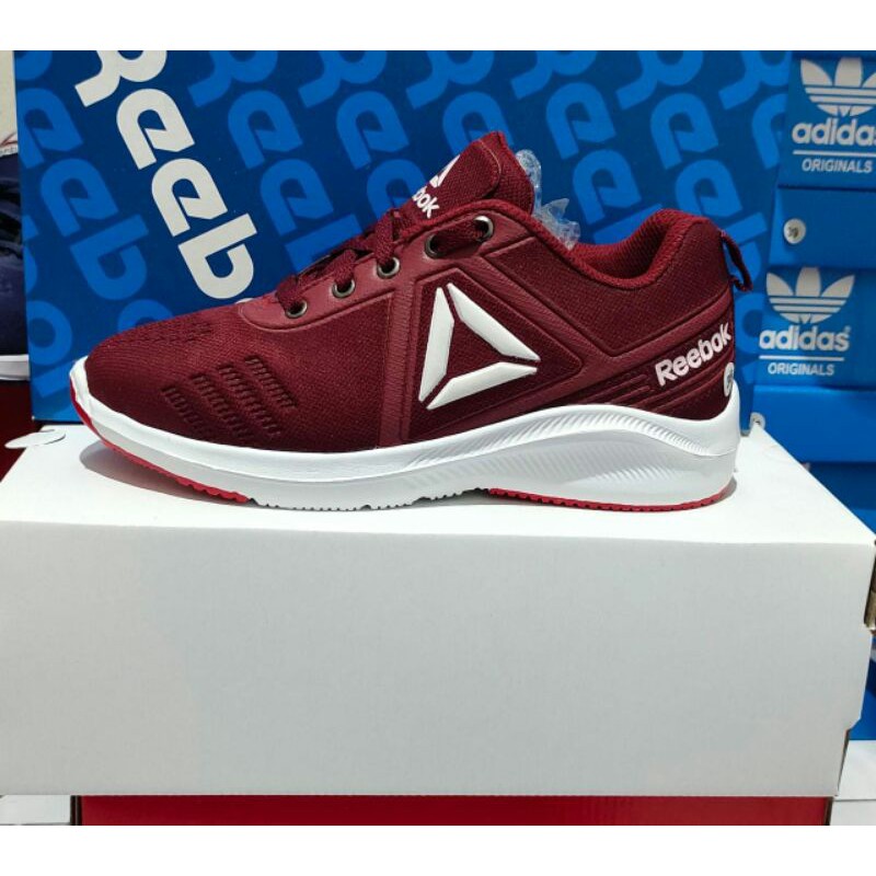 Sepatu Reebok pria