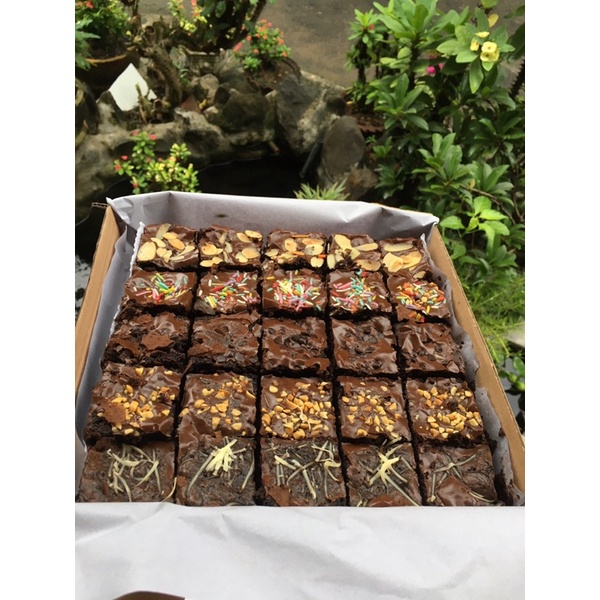 

BROWNIES ISI 25 POTONG