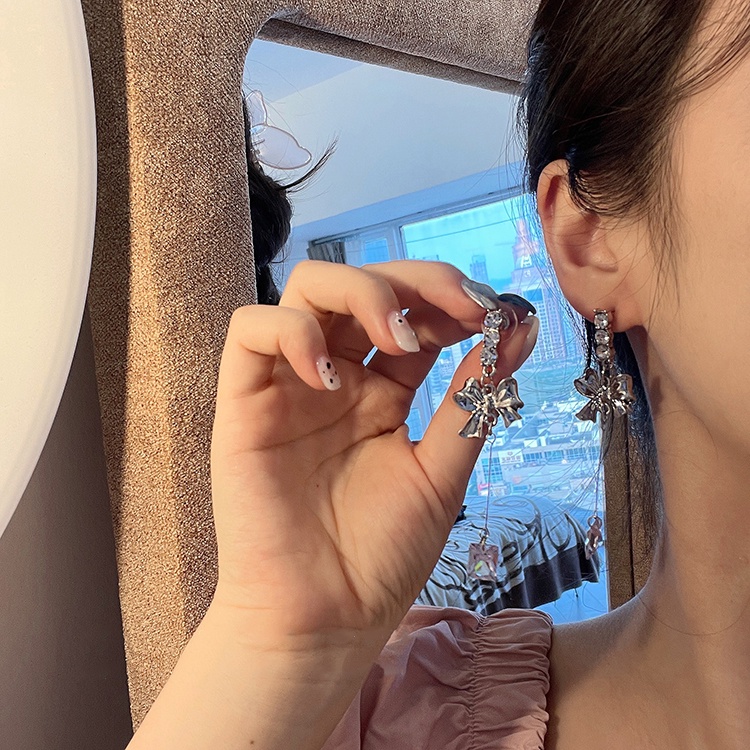 Anting Tusuk Gantung Desain Pita Hias Kristal Gaya Simple Untuk Wanita