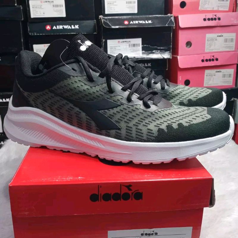 Diadora CONELLO Sepatu Original Pria Hitam Putih