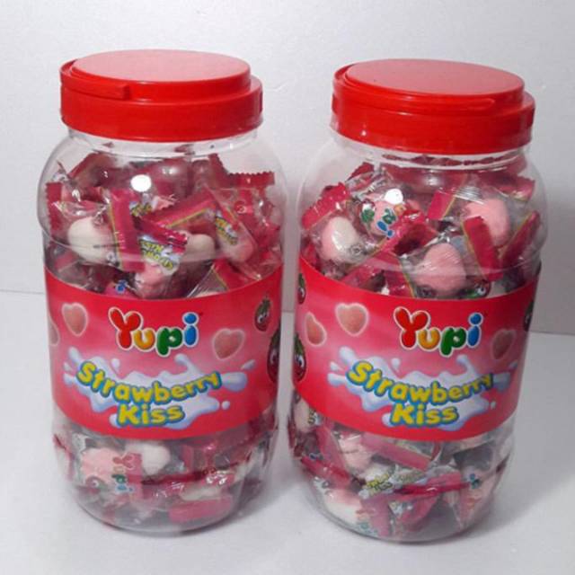 

Yupi Strawberry Kiss - 1 Toples / Permen Kenyal Tabur Gula Love