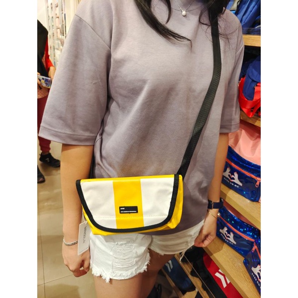 SALE MINISO TAS SELEMPANG WATERPROOF KUNING