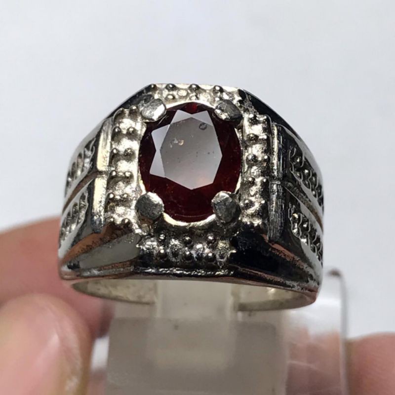 Natural garnet cutting