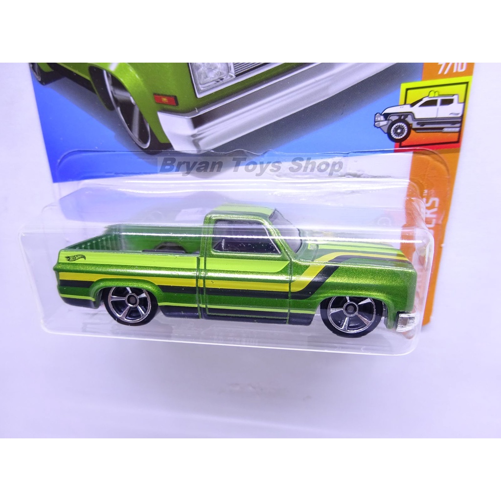 Hot Wheels 83 Chevy Silverado Hijau - Mobil Balap