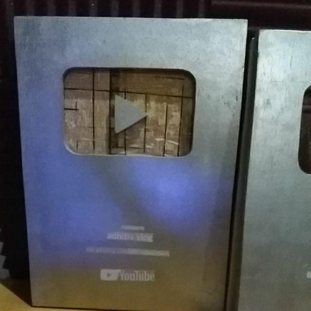 Silver Play Button Youtube Dari Kayu